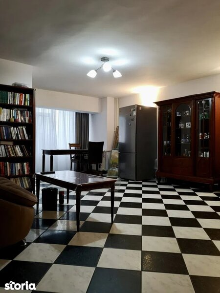 Unirii, apartament unic 3 camere decomandat 90 mp, etaj 1/7.