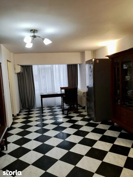 Unirii, apartament unic 3 camere decomandat 90 mp, etaj 1/7.