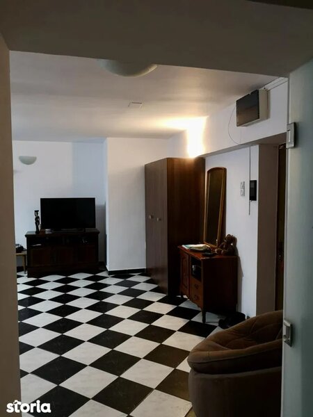Unirii, apartament unic 3 camere decomandat 90 mp, etaj 1/7.