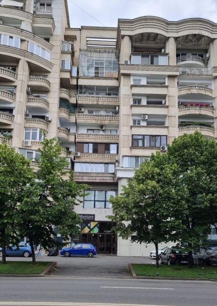 Unirii, apartament unic 3 camere decomandat 90 mp, etaj 1/7.